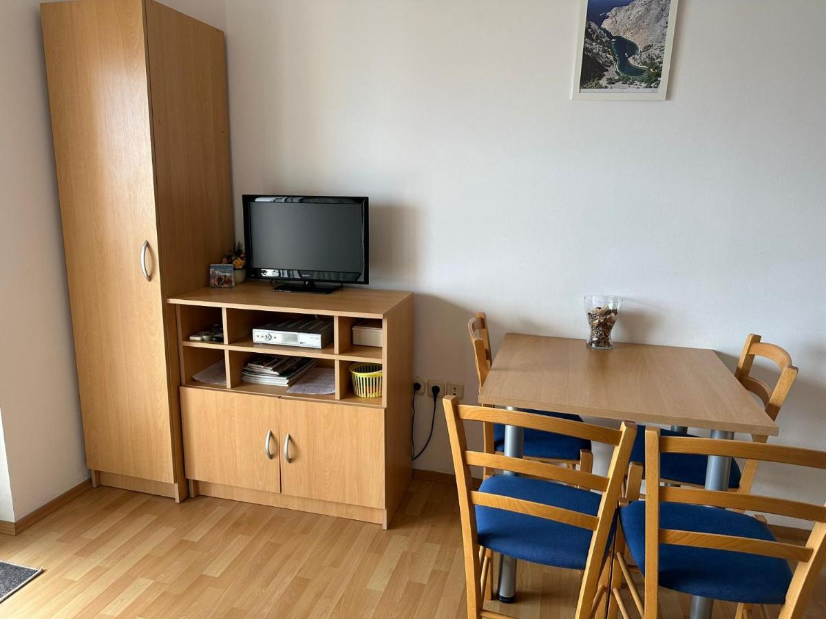 Apartmani Karlobag Exterior photo