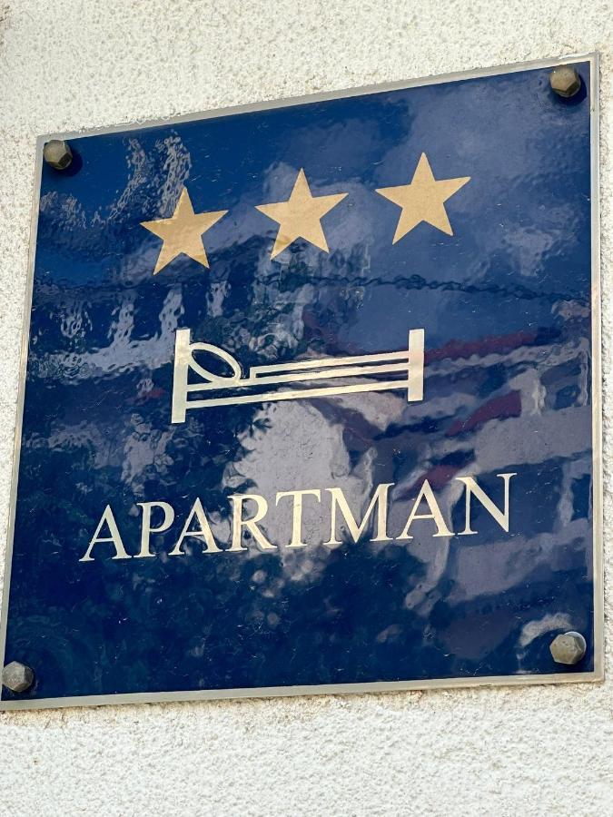 Apartmani Karlobag Exterior photo