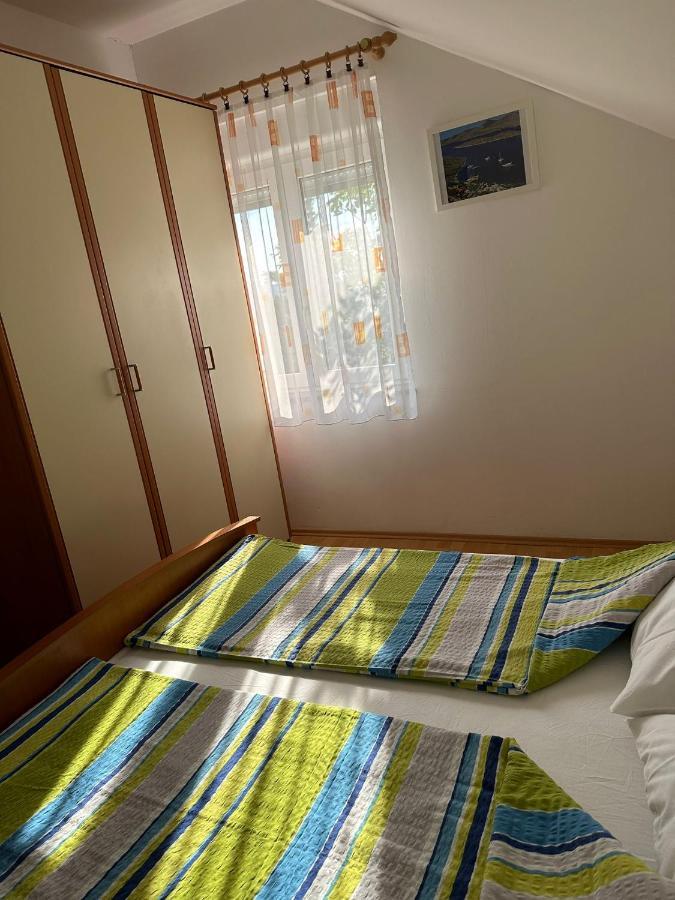 Apartmani Karlobag Exterior photo
