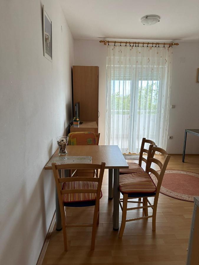 Apartmani Karlobag Exterior photo