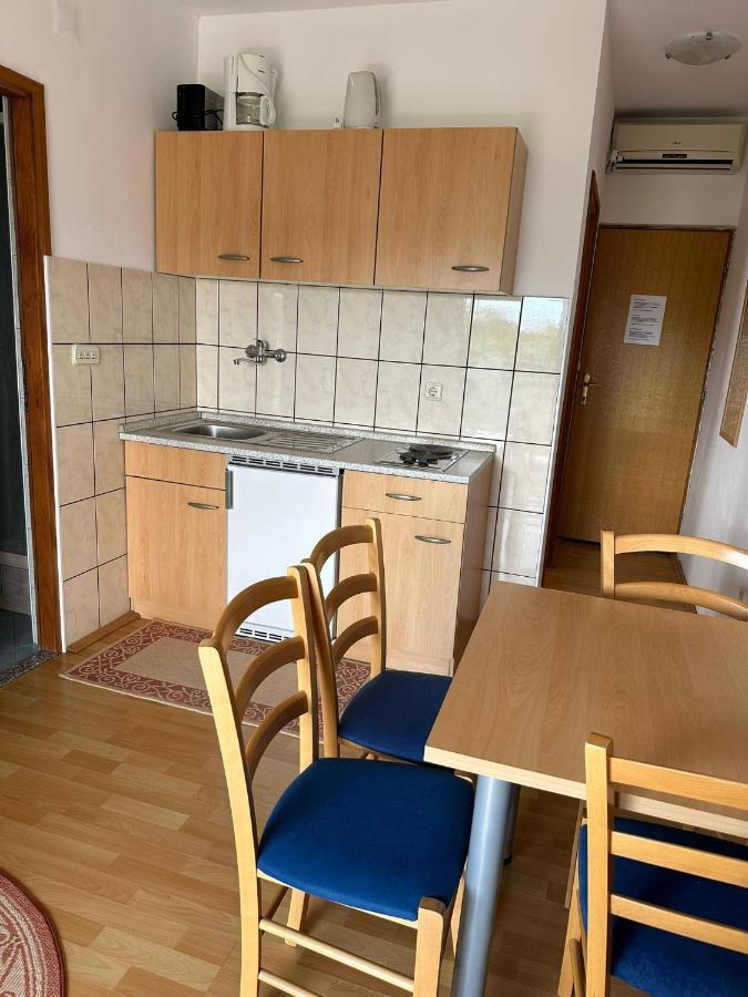 Apartmani Karlobag Exterior photo